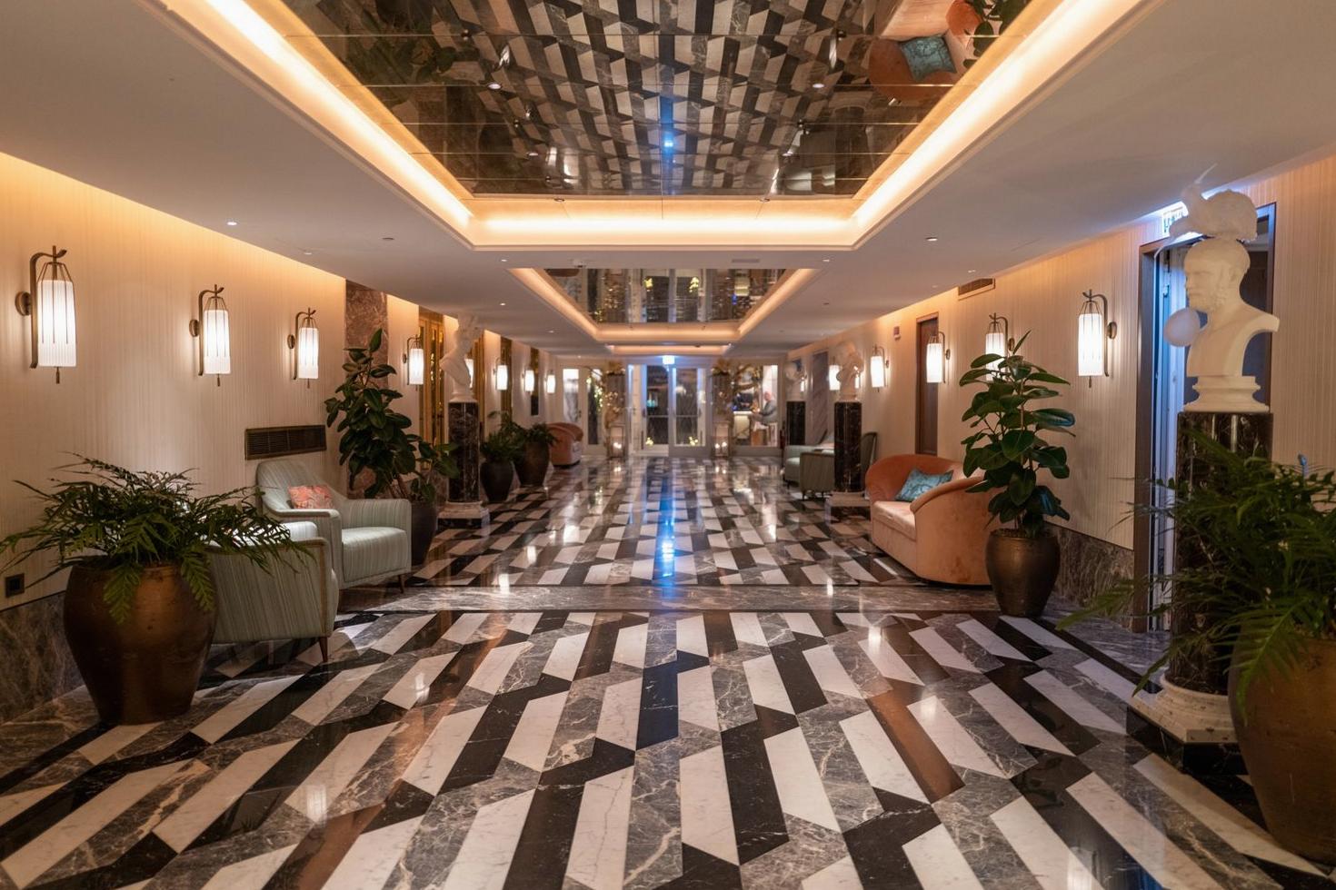 Happylivo Hotel Lobby