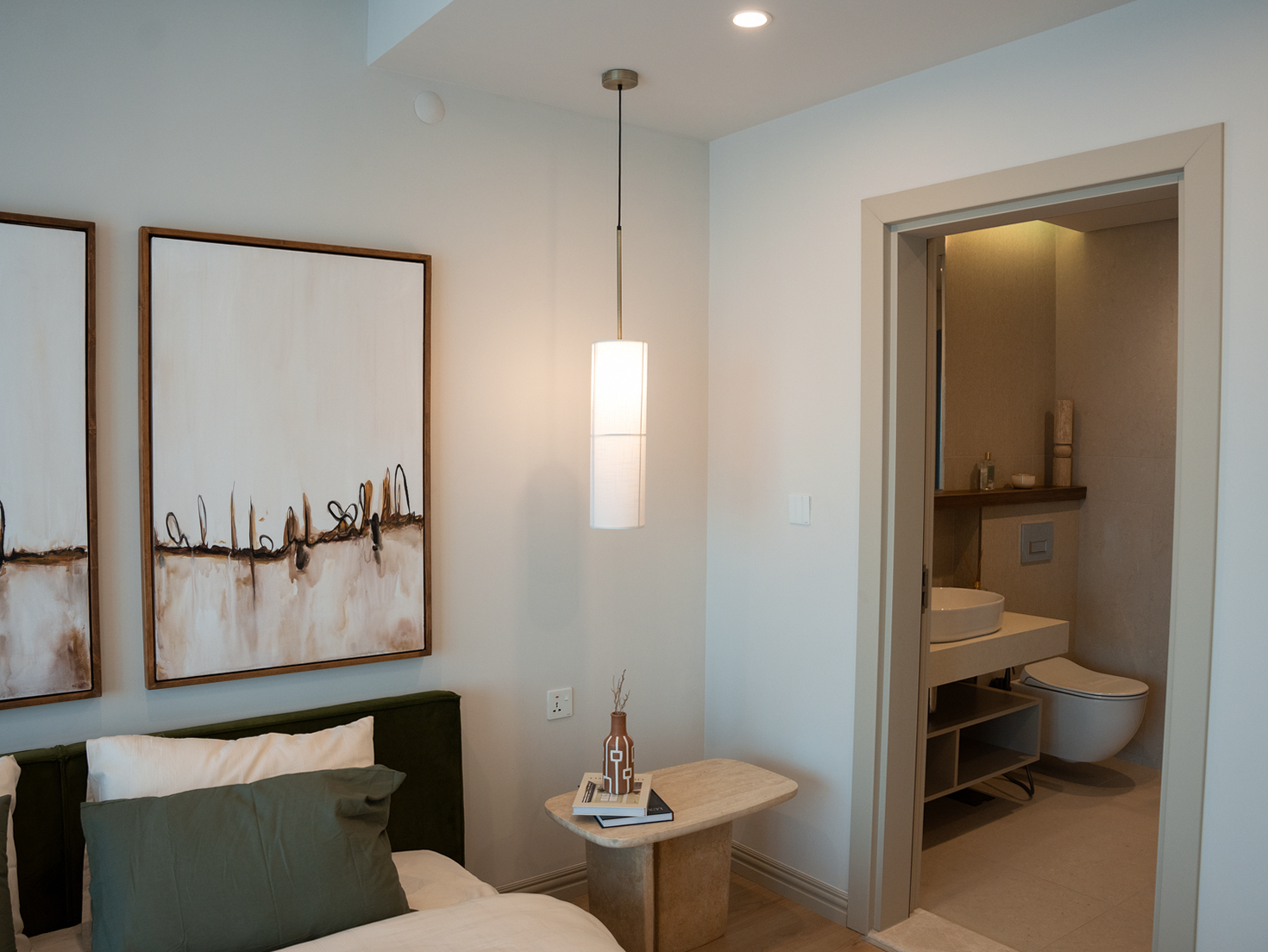 Modern bedroom at Happylivo